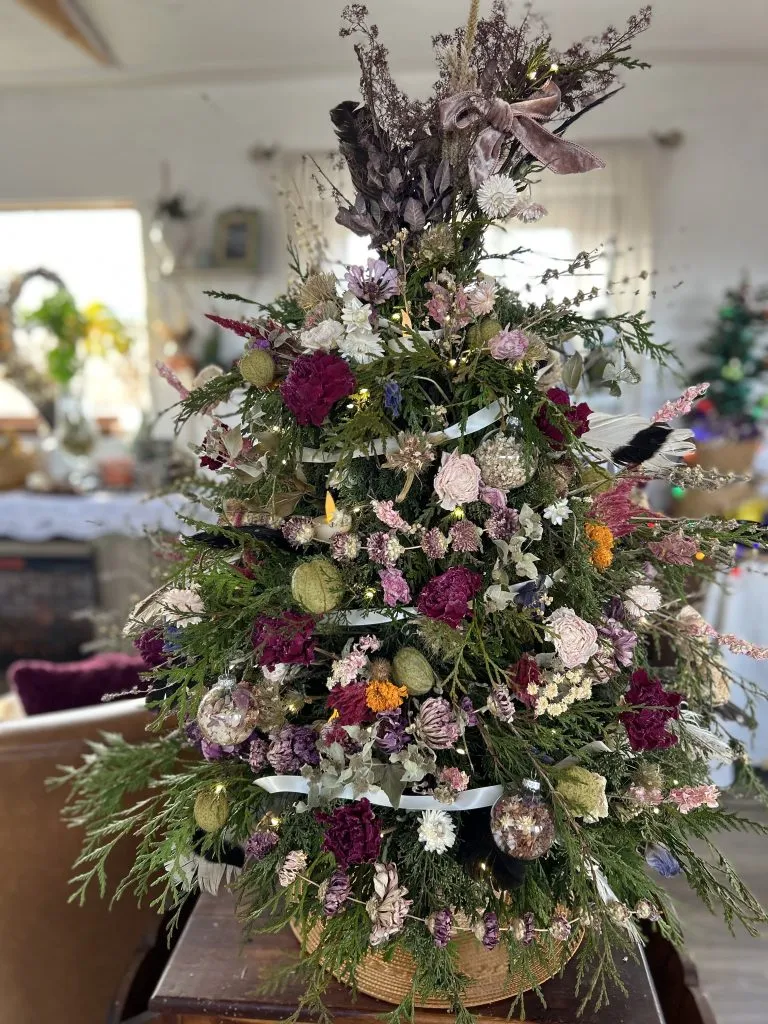 3 Ways to Use Dried Flowers in Winter Decor | Blooming Joy