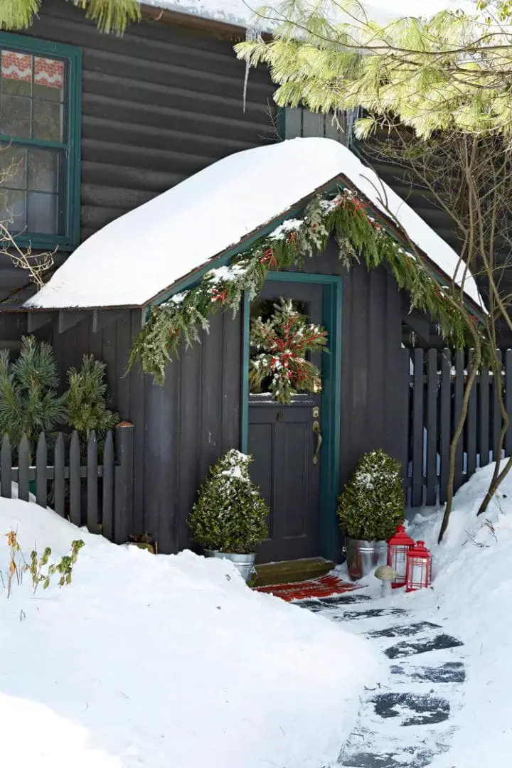 30 simple DIY Christmas front door decor ideas for modern touch