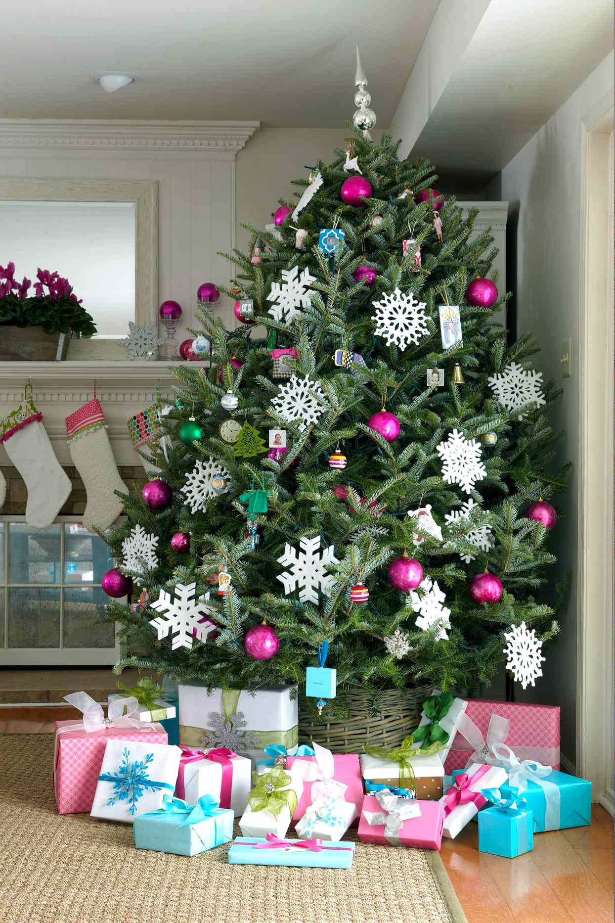 34 Pink Christmas Decor Ideas for a Nontraditional Twist