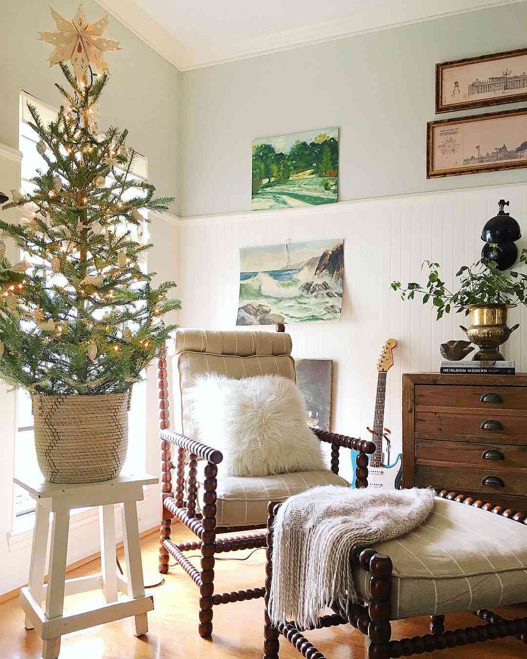34 Small Christmas Tree Ideas That Bring Major Cheer