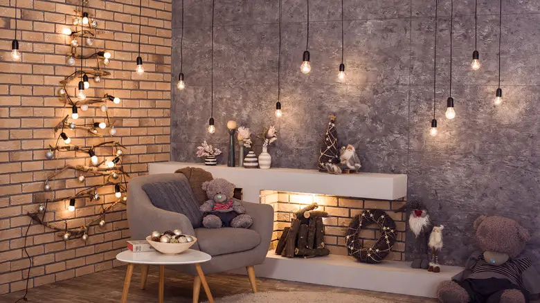 36 Tree-Free Festive Decor Ideas Perfect For Your Small Apartment