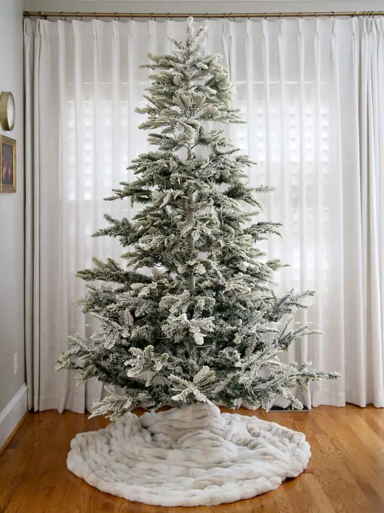 4 Stylish Christmas Tree Skirt Alternatives - Stefana Silber