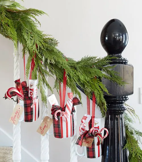 40+ Festive Christmas Banister Decorations Ideas – All About Christmas