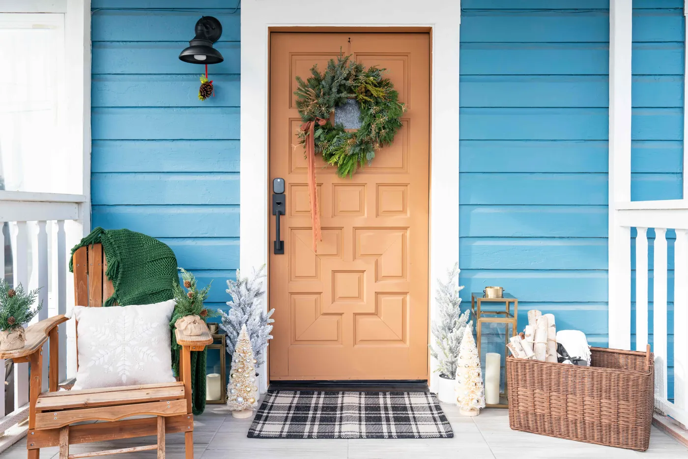 40 Festive Ideas for Front Door Christmas Decorations
