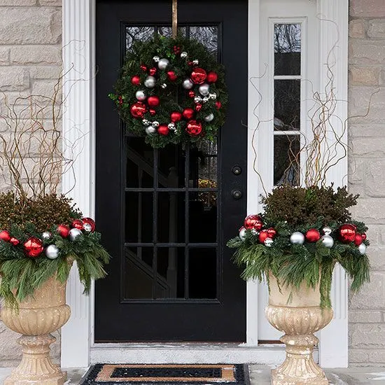 40 Festive Ideas for Front Door Christmas Decorations