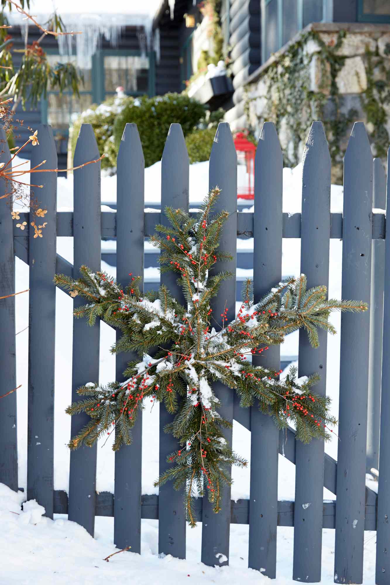 45 Outdoor Christmas Decorating Ideas That Bring the Cheer