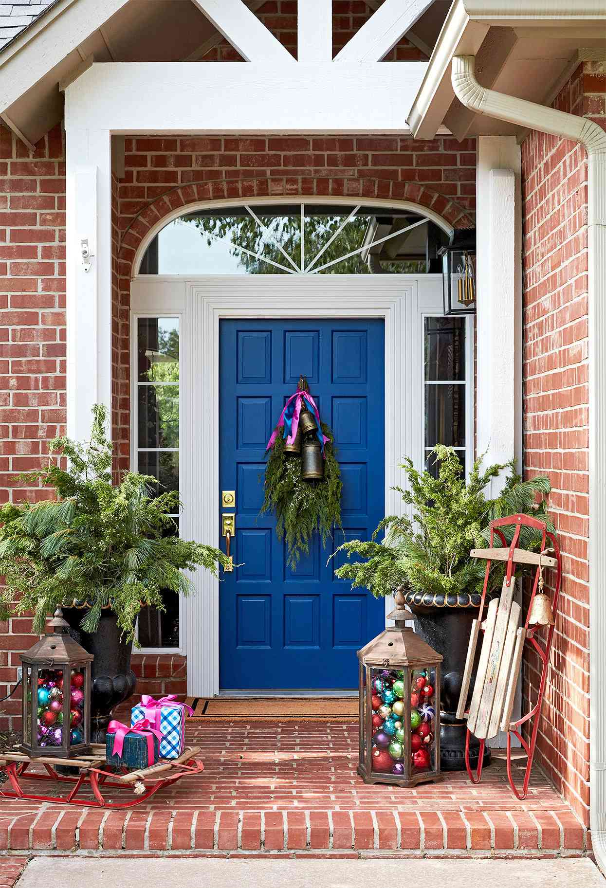 45 Outdoor Christmas Decorating Ideas That Bring the Cheer
