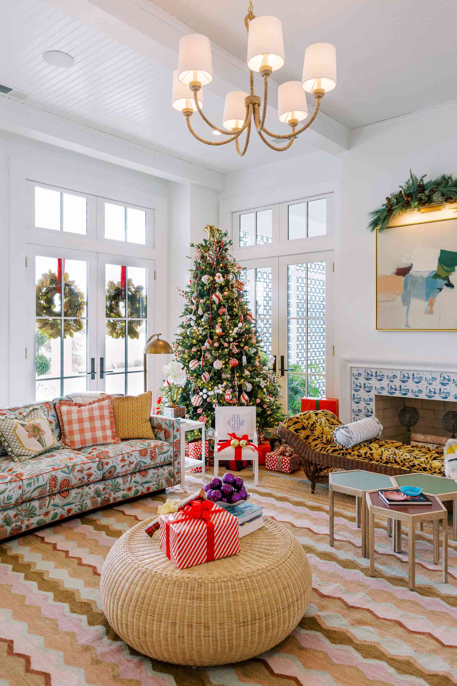 48 Best Living Room Christmas Decorating Ideas