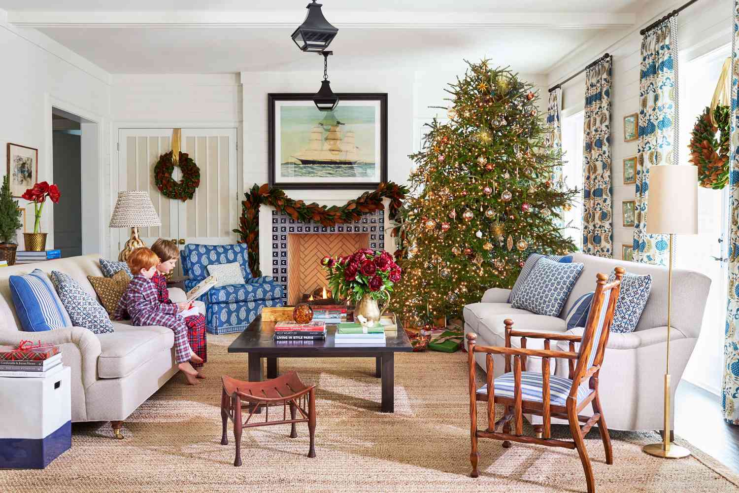 48 Best Living Room Christmas Decorating Ideas