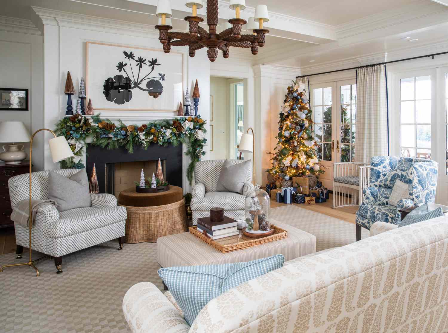 48 Best Living Room Christmas Decorating Ideas