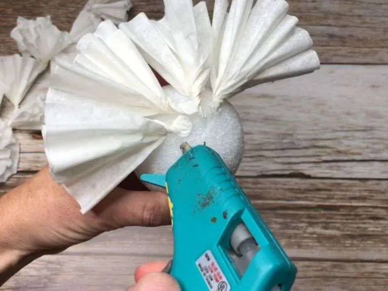 5 Beautiful Dollar Tree Christmas Crafts For Under $1 - Chas' Crazy Creations