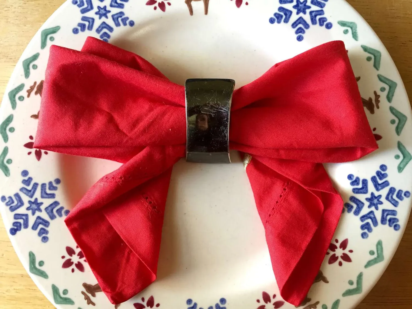 5 Easy, Festive Napkin Folds for the Holidays