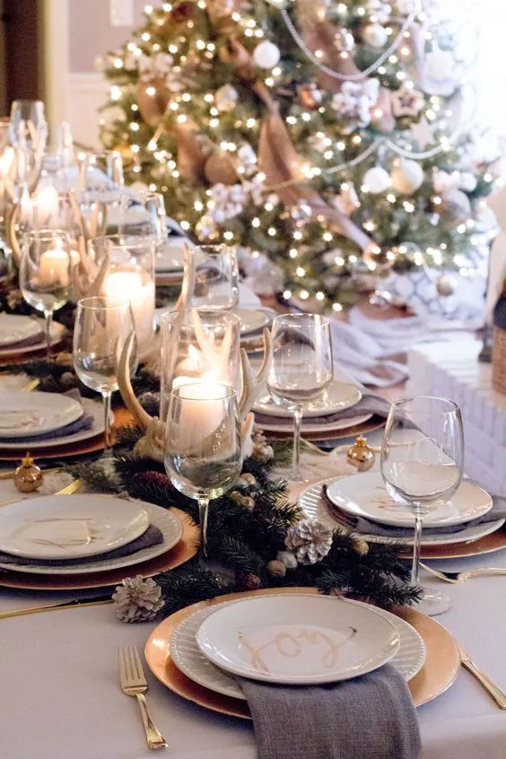 5 white dreamy Christmas Table settings - Daily Dream Decor