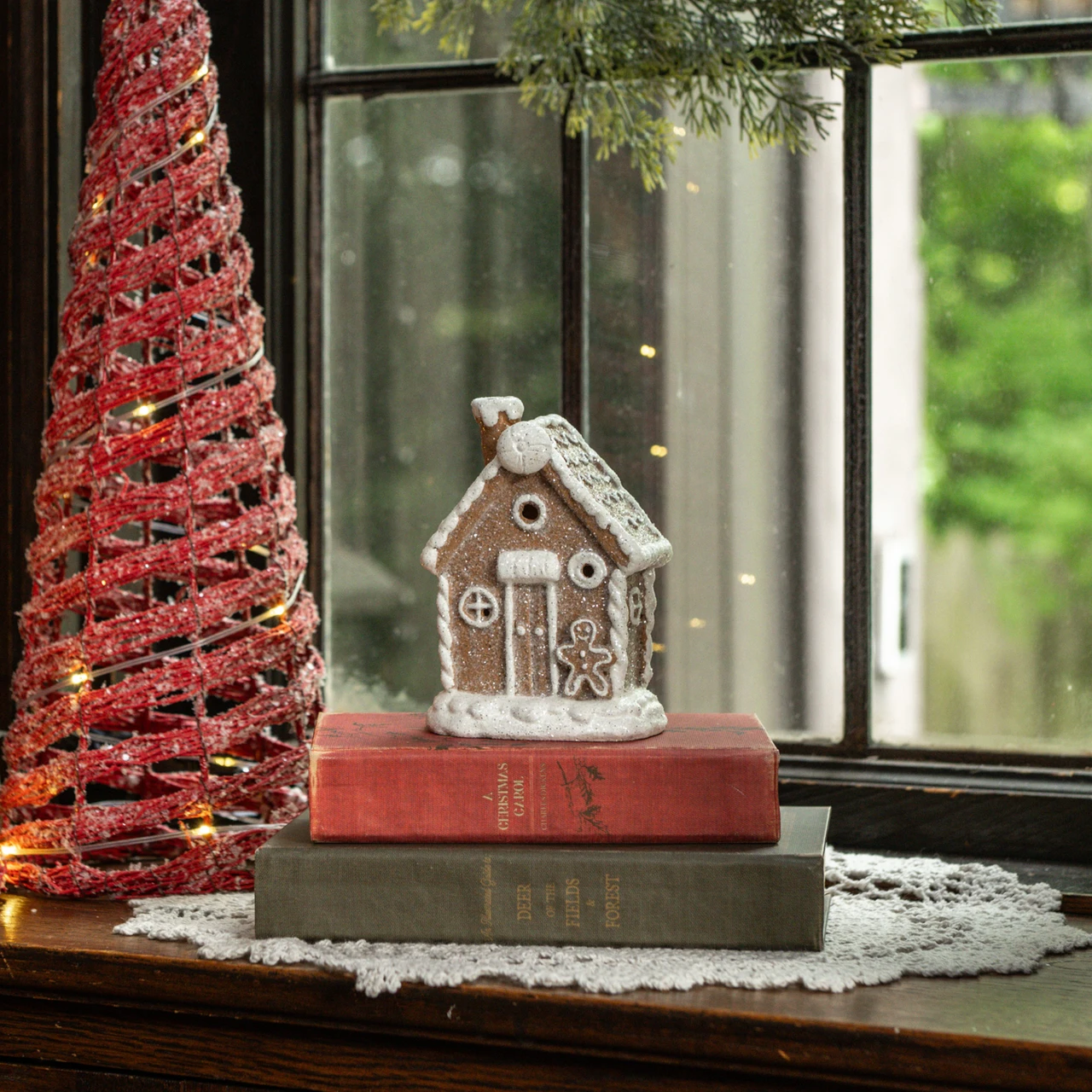5.5' LIGHTED GINGERBREAD HOUSE - Ragon House