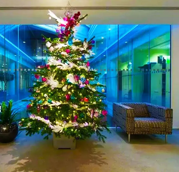55 Versatile Christmas Ideas for Office Decorating, Winter Holiday  Decorations to Spread Joy
