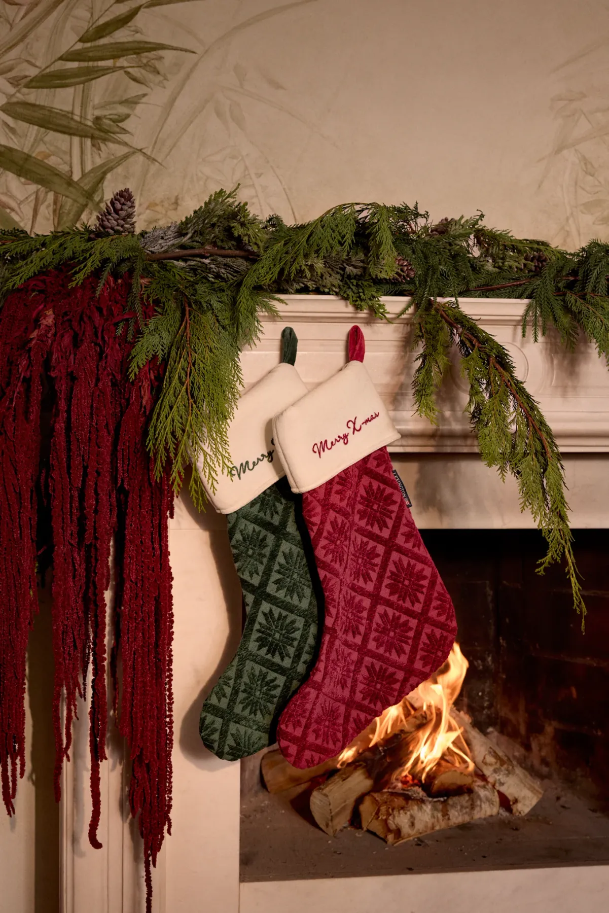 6 easy ways to decorate with evergreen branches this Christmas