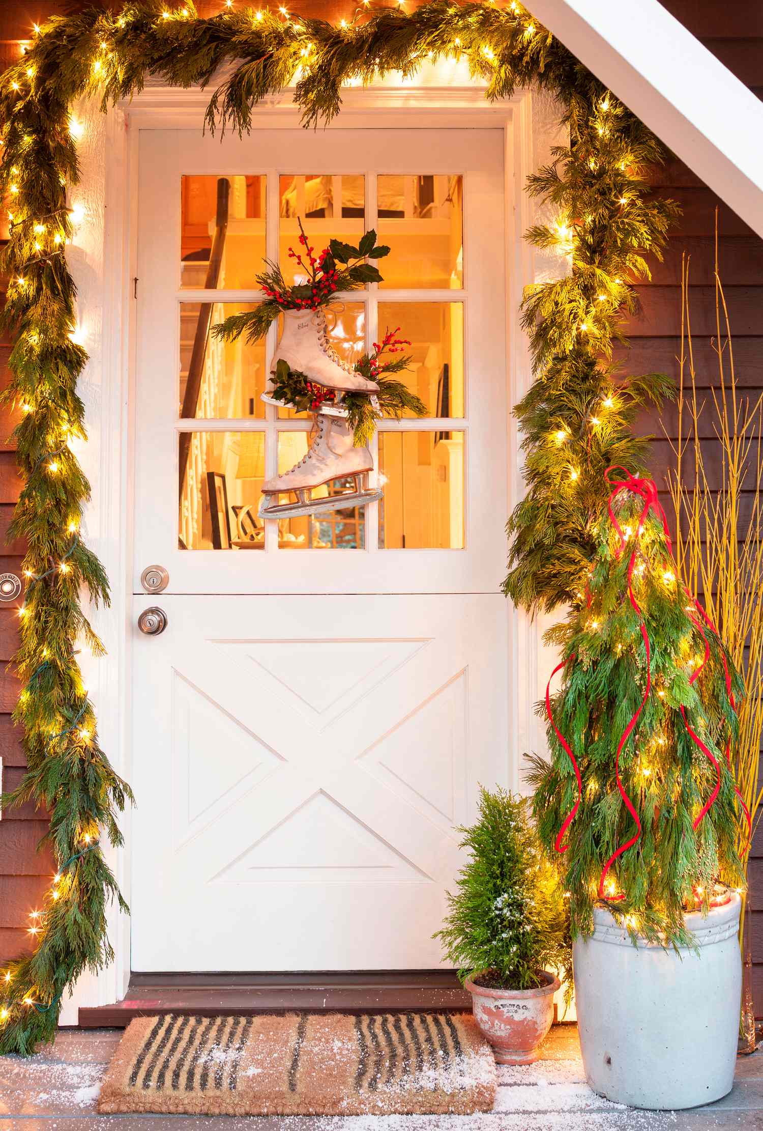 6 Easy Ways to Give Your Holiday Porch a Designer Look
