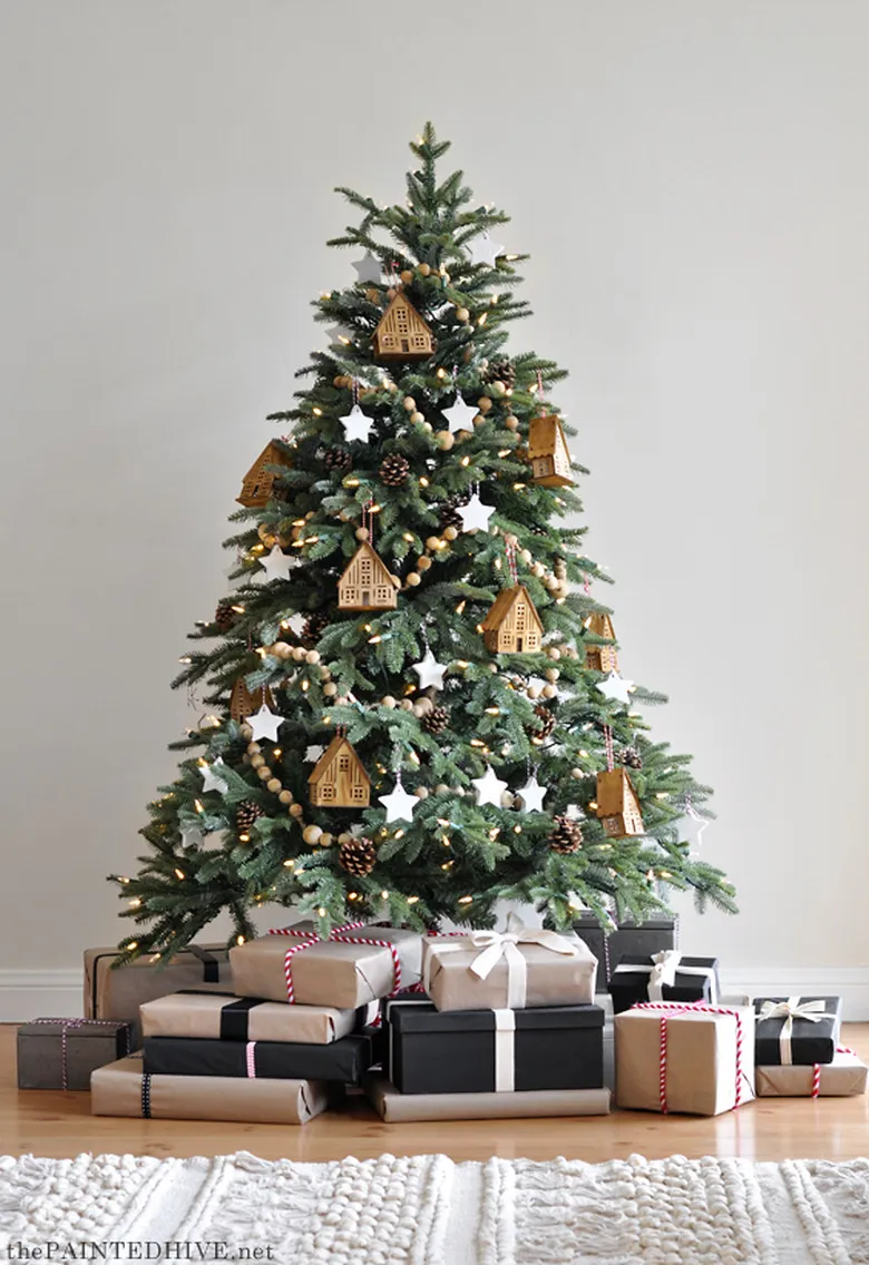 6 Rustic Christmas Tree Ideas That Are Dripping With Woodsy Charm