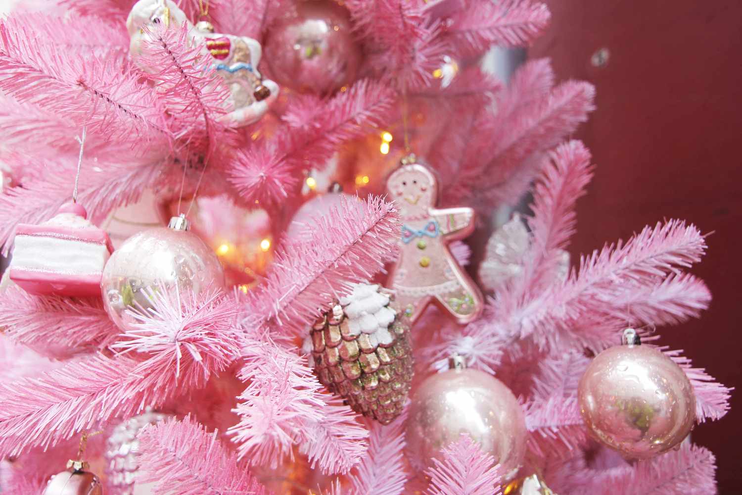 7 Outdated Holiday Decorating Trends to Avoid in 2025