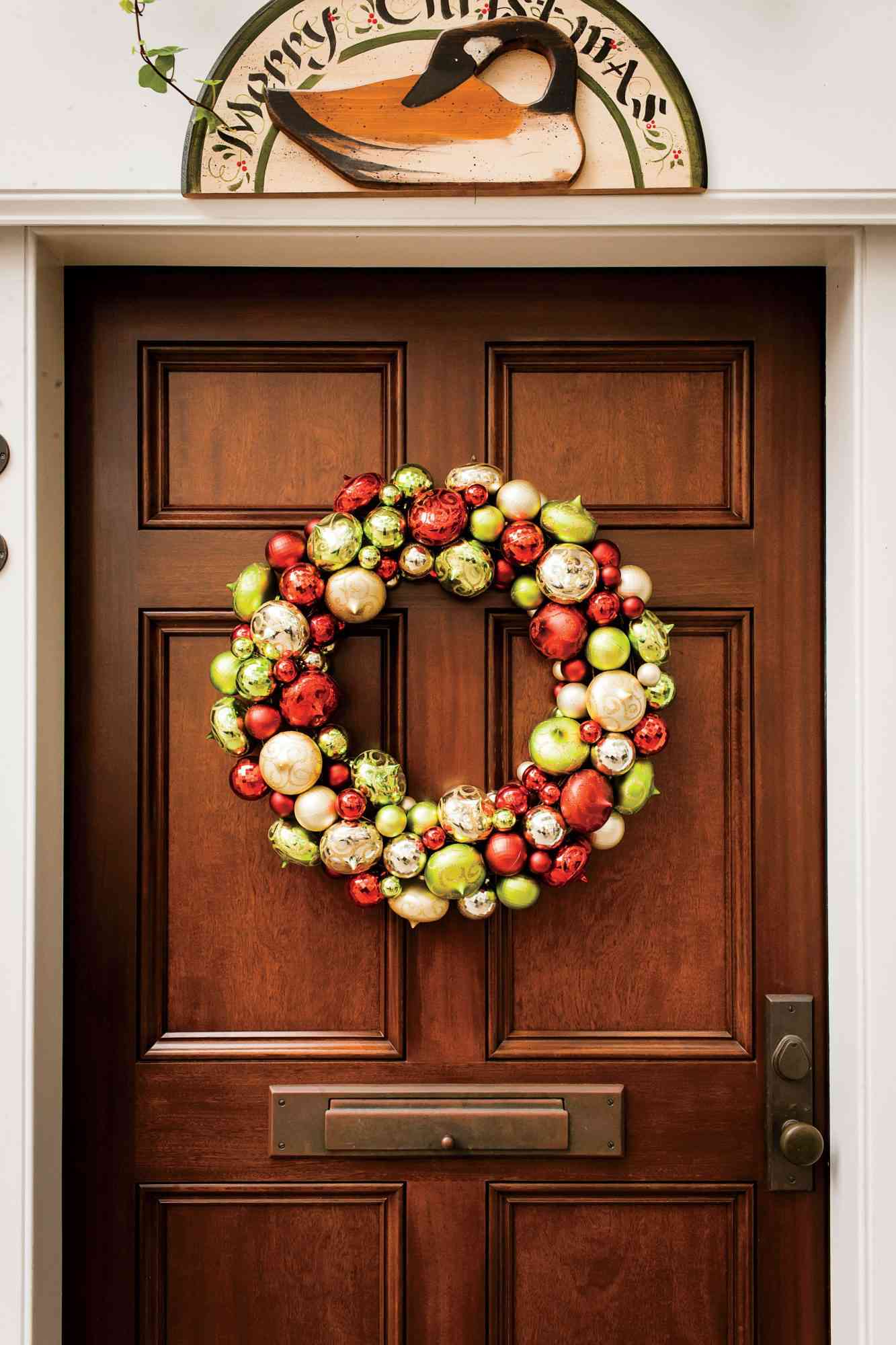 78 Festive Christmas Wreath Ideas For Every Space