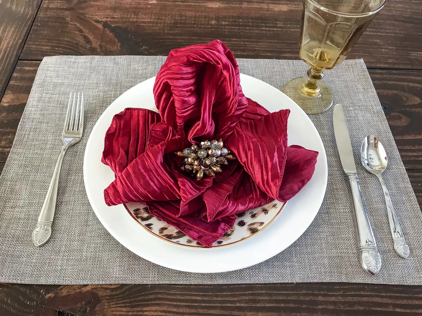 8 EASY WAYS TO FOLD NAPKINS FOR A BEAUTIFUL TABLE | Everyday Laura