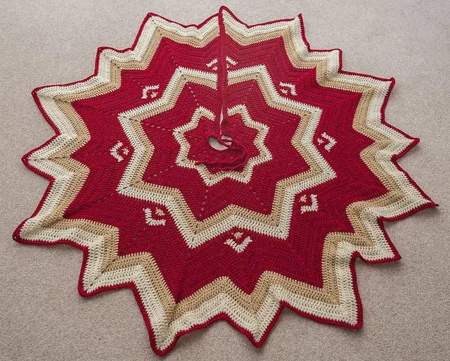 9 Christmas Tree Skirts to Crochet