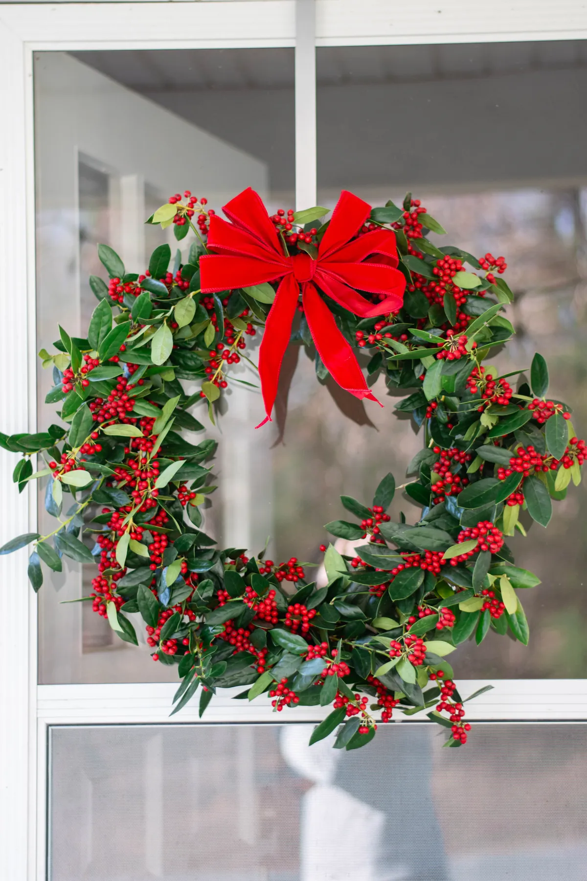 A Christmas Bush, Rows of Bows, & More Festive Decorating – Allison Marie