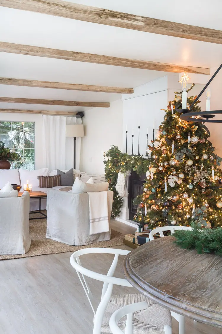 A Classic and Elegant Christmas Family Room - zevy joy