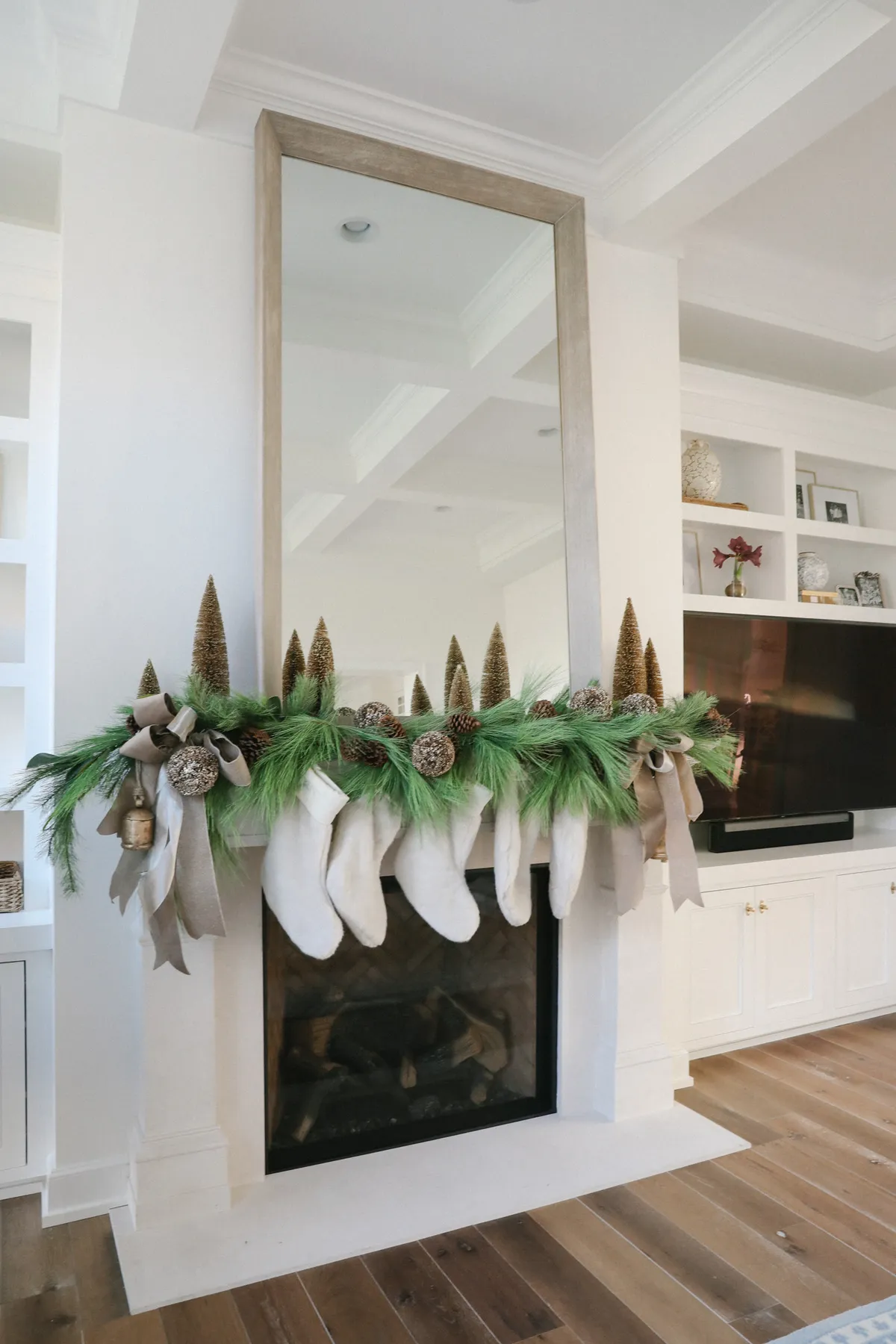 A Holiday Home Tour with Neutral Christmas Decorations - KATE KNOWLES HOME