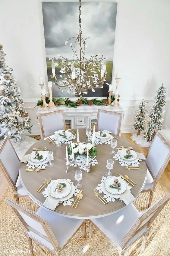A Neutral Noel- Decking the halls with a natural holiday decor palette | Sara Langley