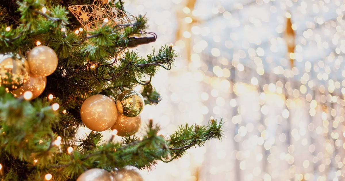 A Quick History of Christmas Lights: Bright Beginnings