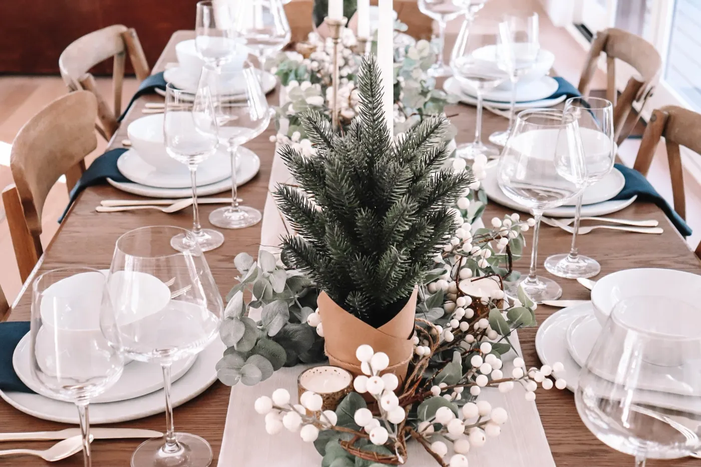 a simple, neutral holiday table setting — cerriously