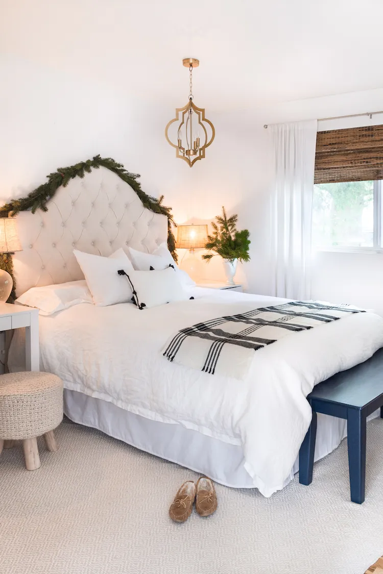 A Simply Decorated Christmas Bedroom - zevy joy