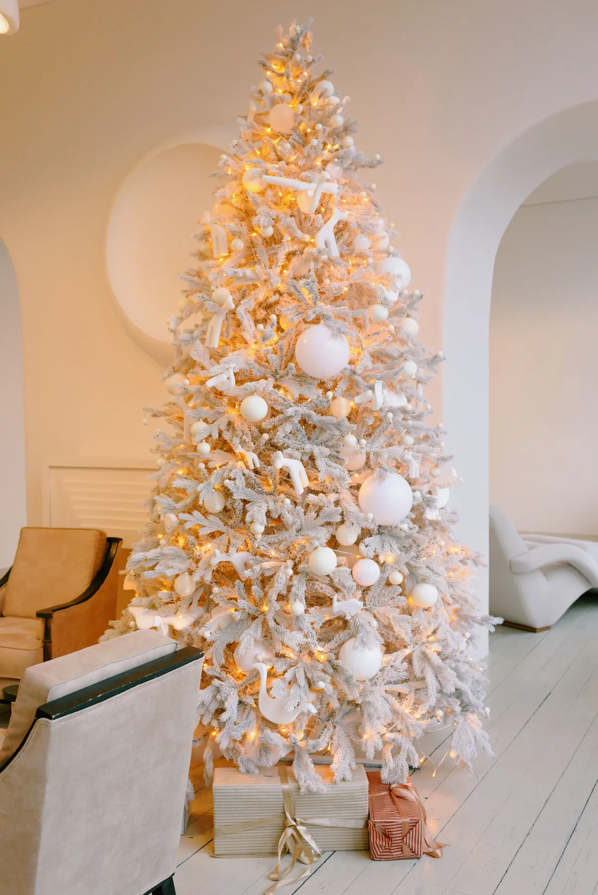 A White Christmas Tree · Free Stock Photo