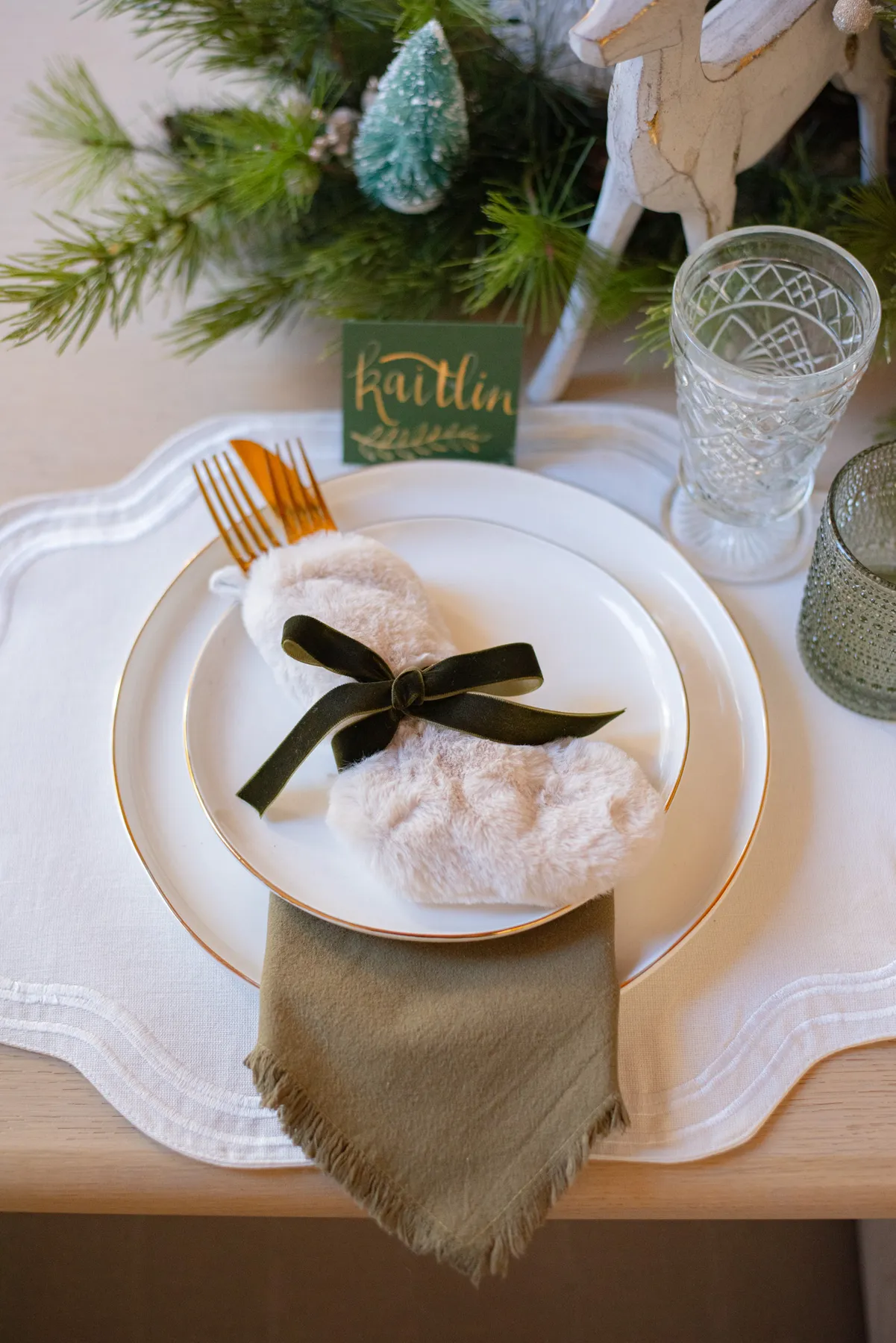 A Winter Wonderland Table Setting - The Every Hostess