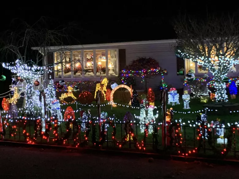 Absecon, NJ's Spectacular Yard Family Christmas Display Returns