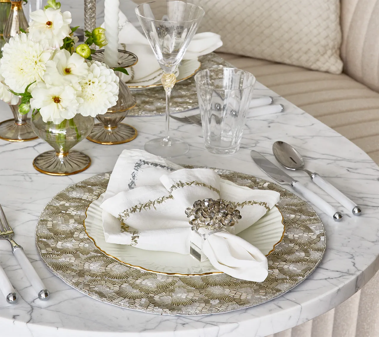 Alpine Chalet Decor: Luxury Tablescape Ideas for a Ski Weekend at Home