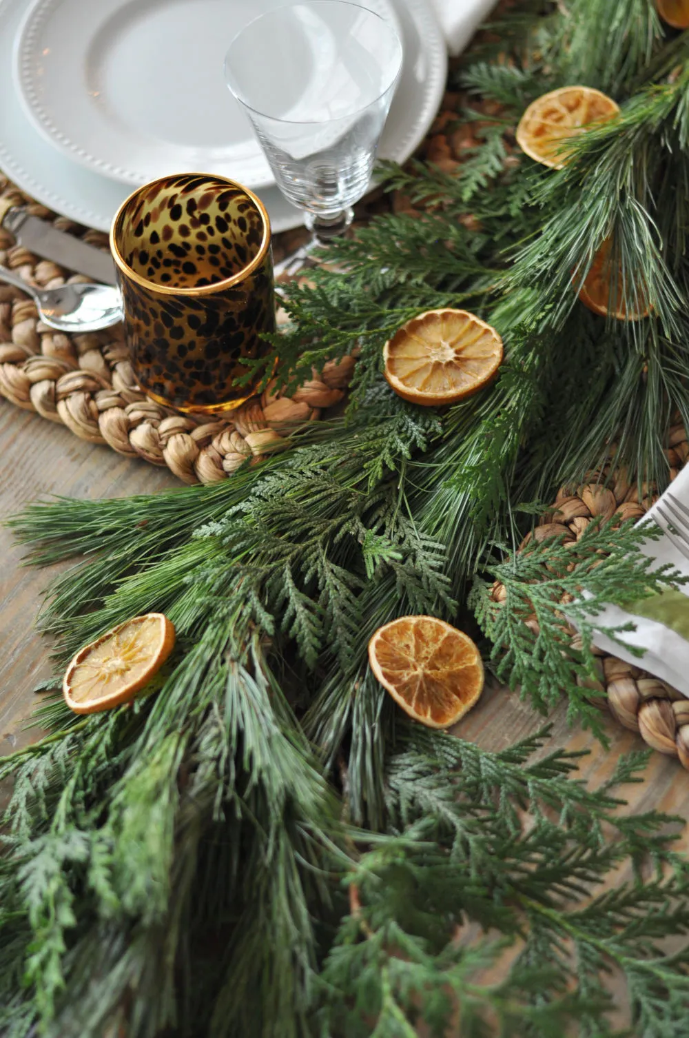 AN ALL-NATURAL TABLE SETTING FOR CHRISTMAS – Bungalow Blue Interiors