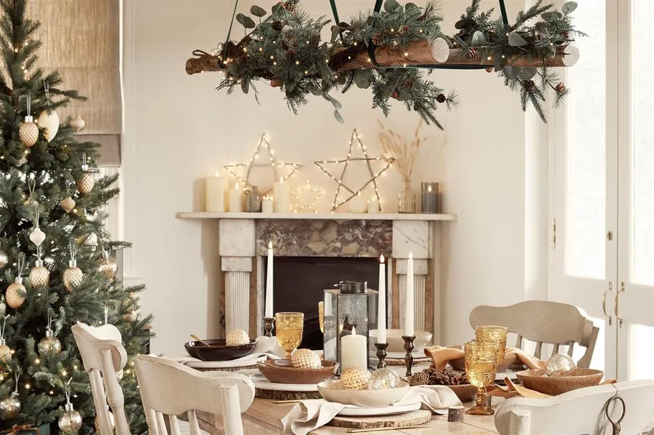 Beautiful Christmas table decorating ideas | loveproperty.com