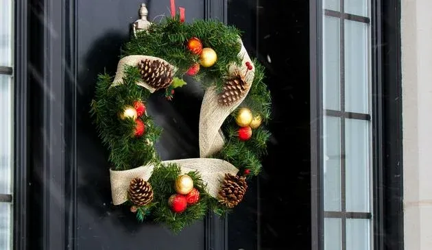 Best Christmas Door Wreaths 2022 | Mumsnet