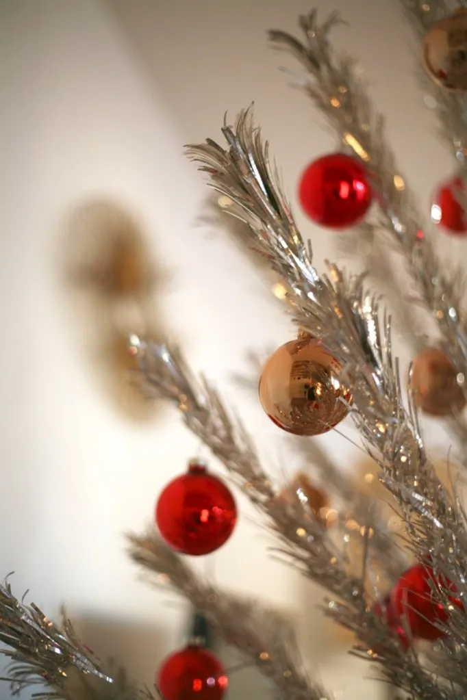 Buying a Vintage Aluminum Christmas Tree – SUBURBAN POP *