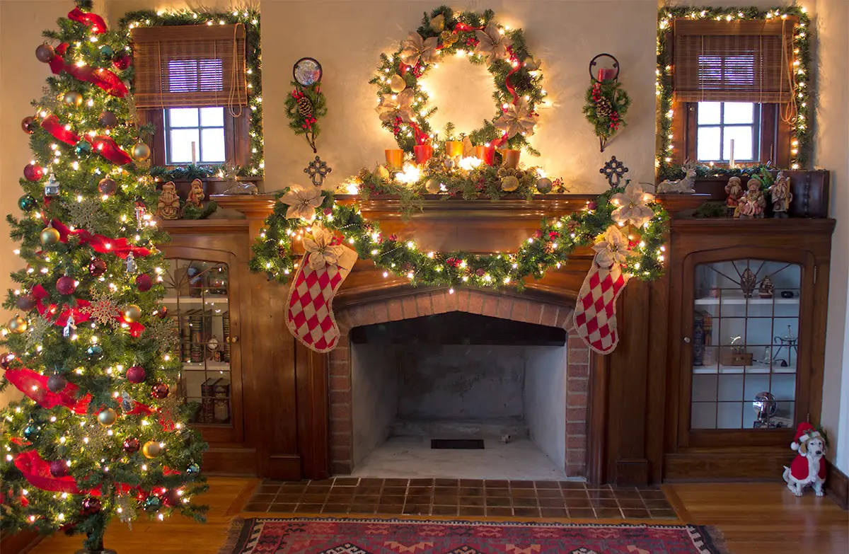 Catherine Holman Folk Art: Cozy Cottage Christmas