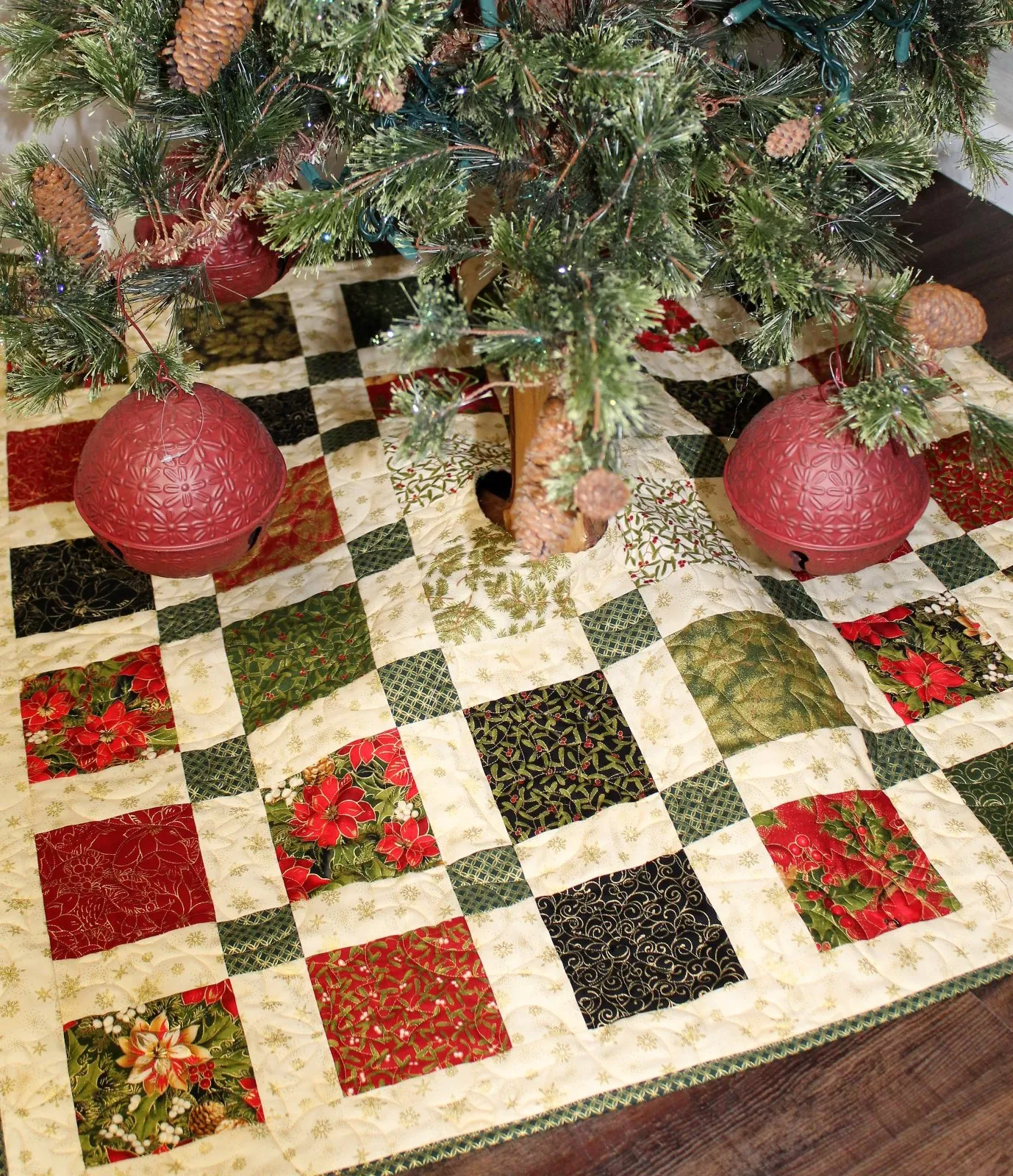 Charming Little Christmas Tree Skirt - 702565665600