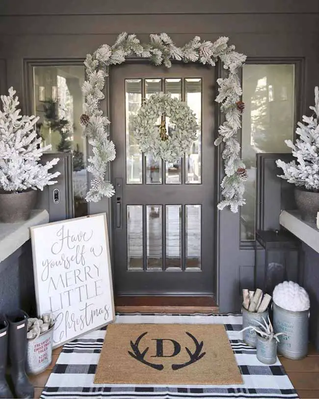 Cheerful and Charming: 35 Outdoor Christmas Decorating Ideas to Delight