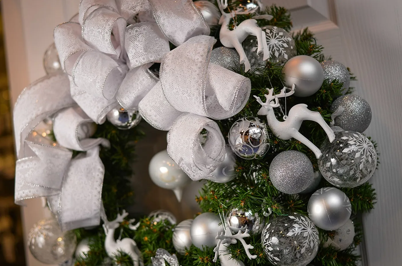 Christmas Colour Schemes: Ideas to Match Your Lights and Décor : Premier  Decorations