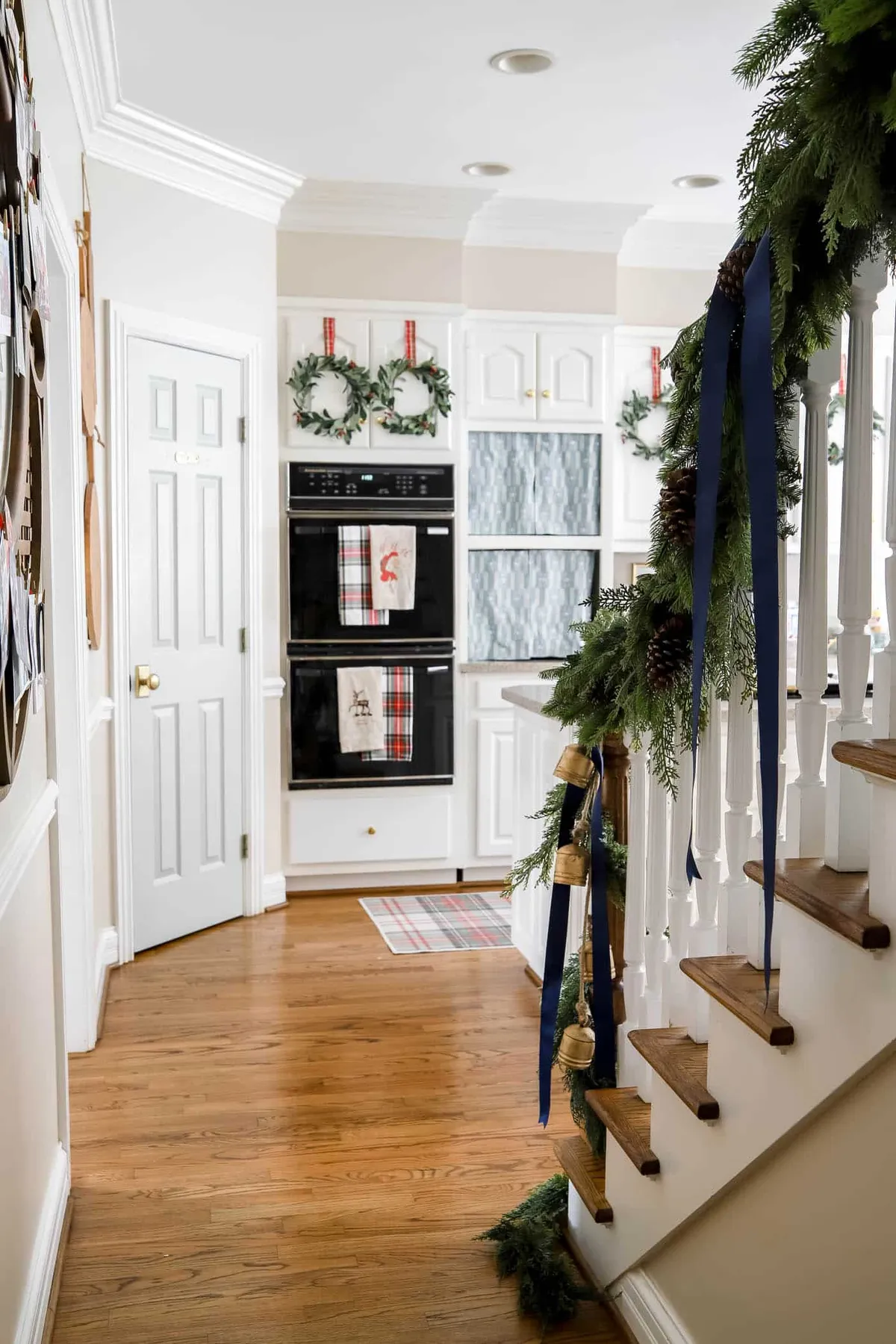 CHRISTMAS DECOR: A FESTIVE FRONT PORCH, USING ORGANICS, HANGING GARLAND AND  A BLUE AND GREEN THEME, PLUS GORGEOUS THANKSGIVING CENTERPIECE IDEAS! -  CITRINELIVING