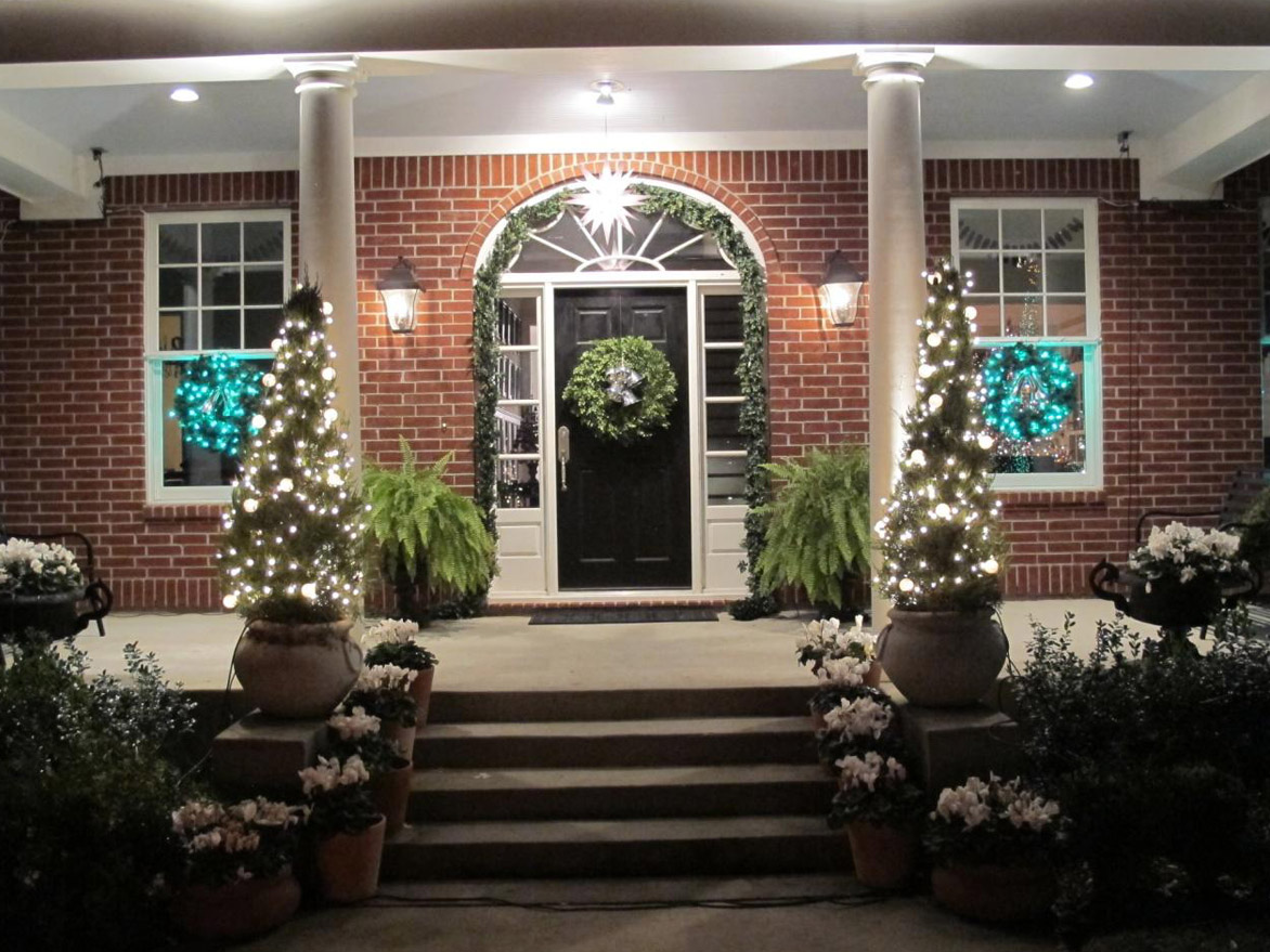 Christmas decorating | Deborah Silver & Co.