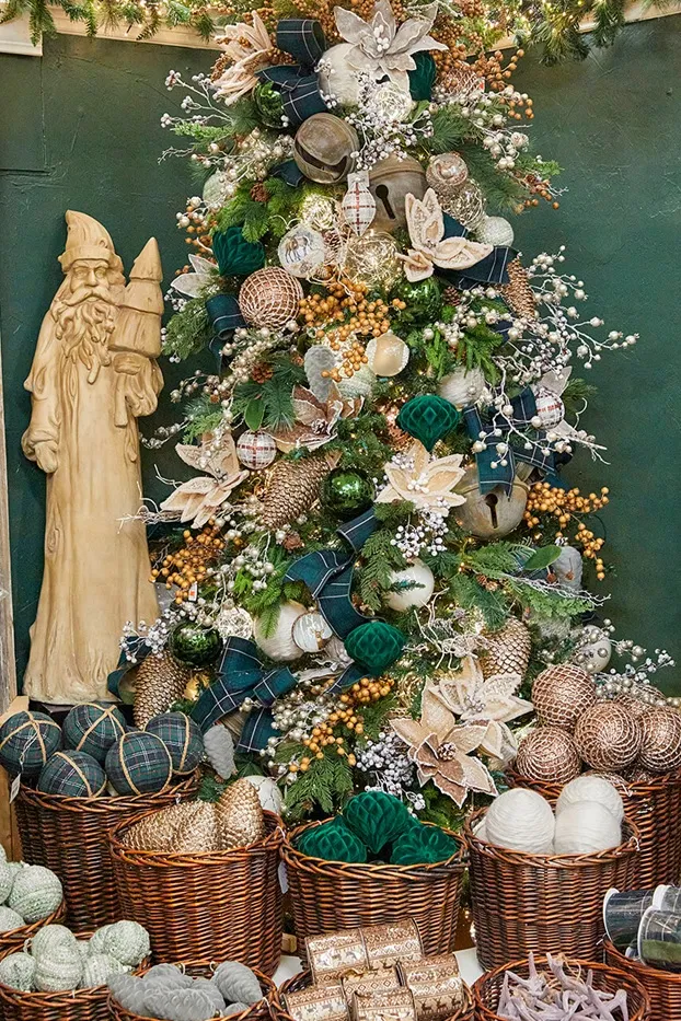 Christmas Decorating: Tips, Tricks, and Insight - Decorator's Warehouse