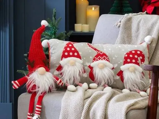 Christmas Decorations for Sale | Festive Decorations | Robert Dyas