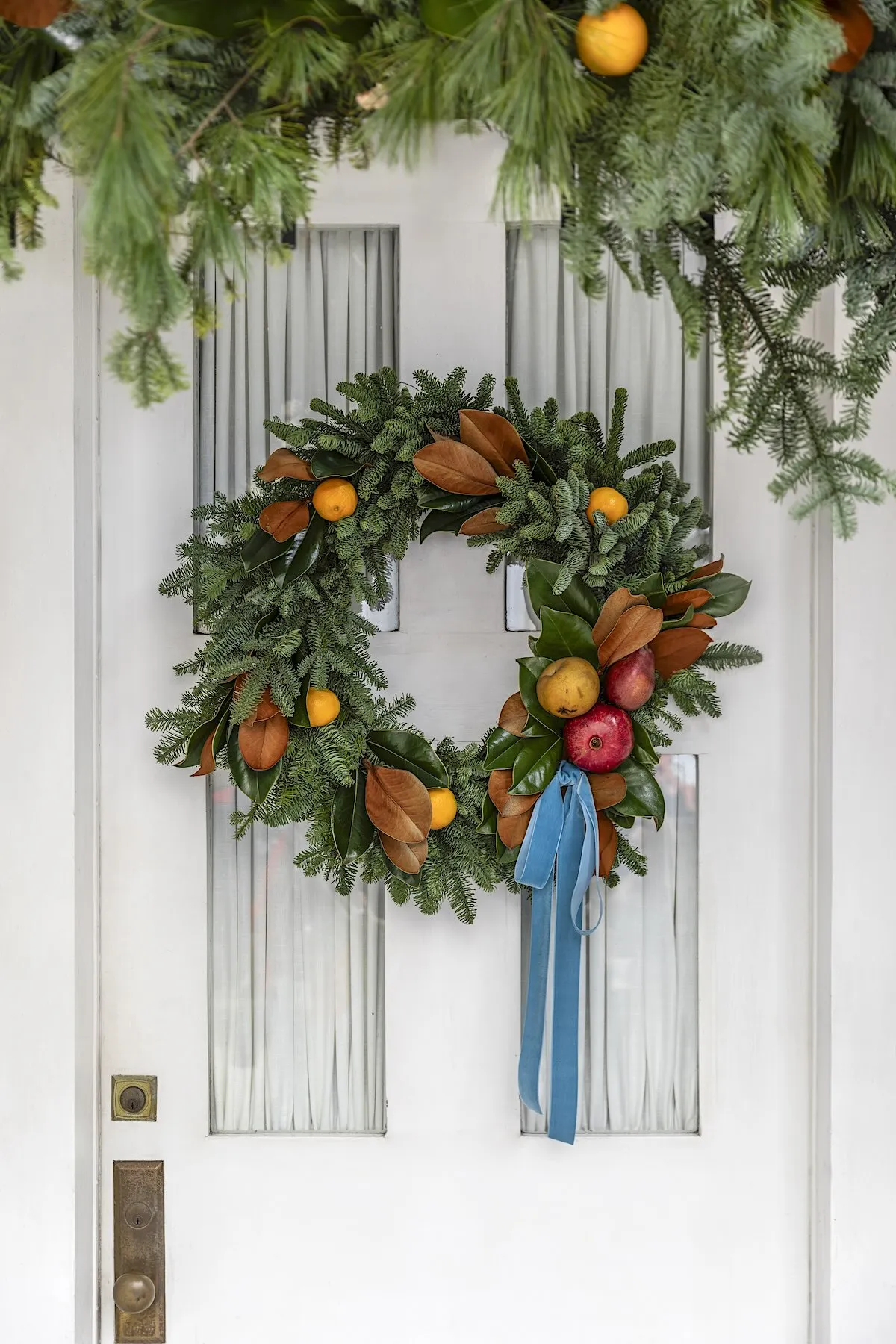 Christmas Door Decor - Flower Magazine